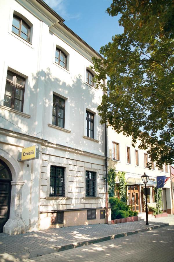 Hotel Dream Трнава Экстерьер фото
