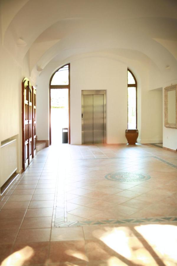 Hotel Dream Трнава Экстерьер фото
