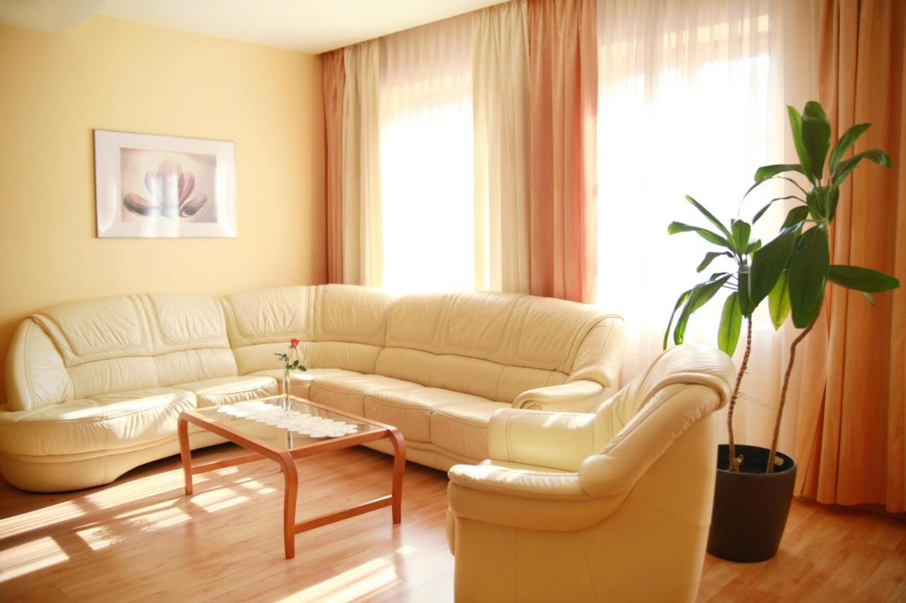 Hotel Dream Трнава Экстерьер фото