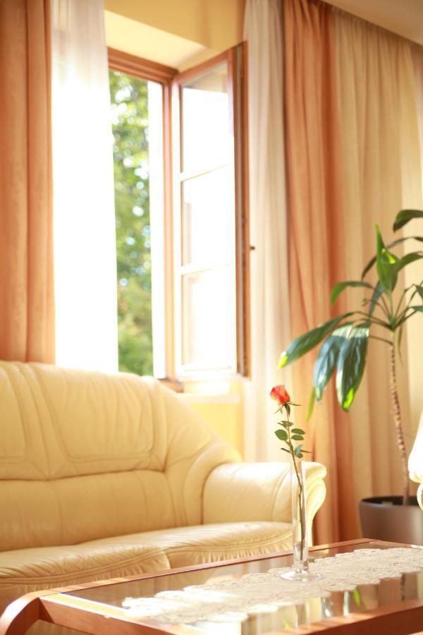 Hotel Dream Трнава Экстерьер фото