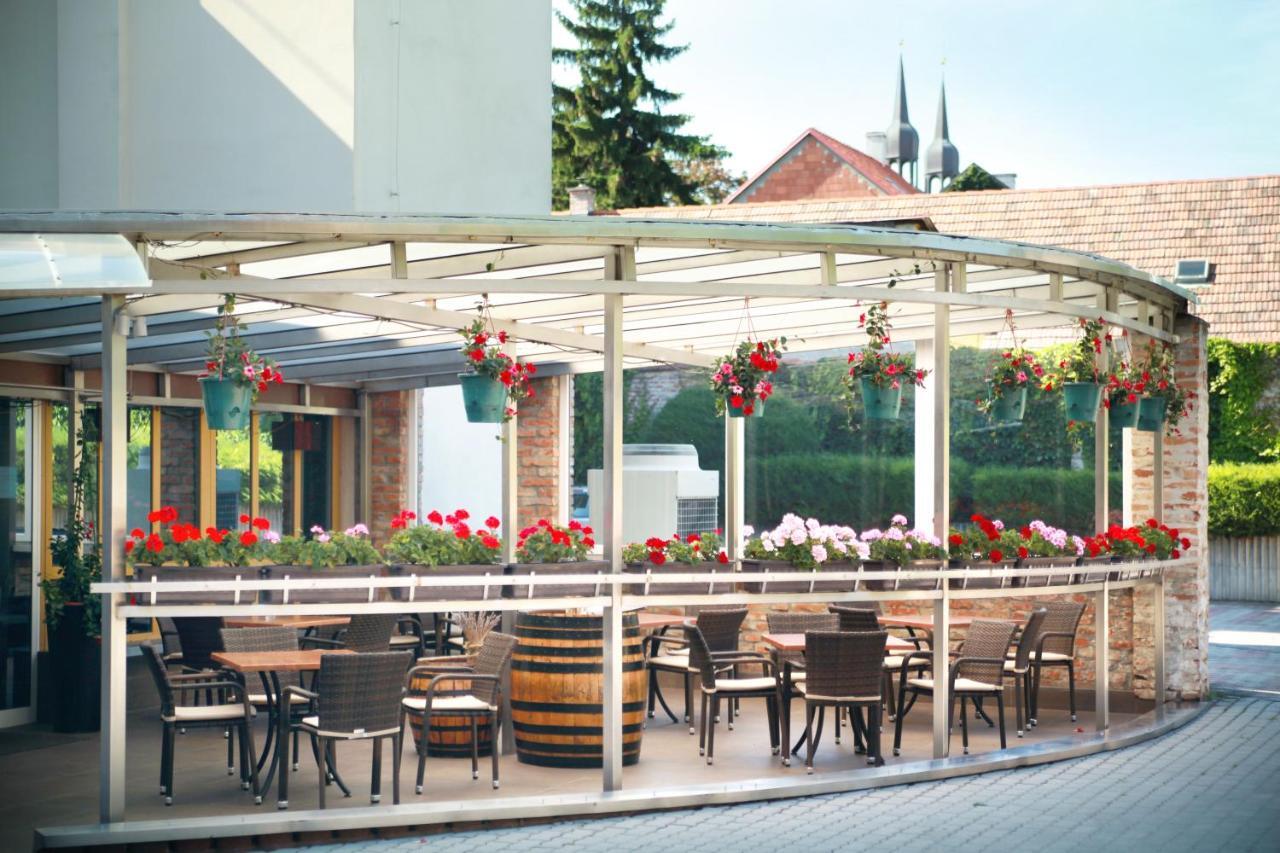Hotel Dream Трнава Экстерьер фото