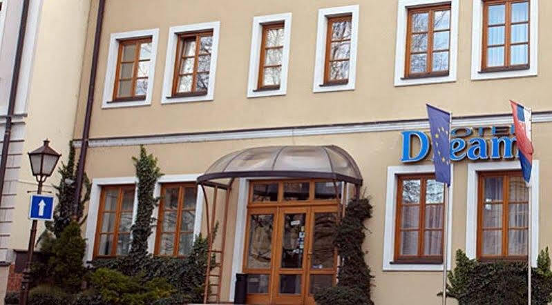 Hotel Dream Трнава Экстерьер фото