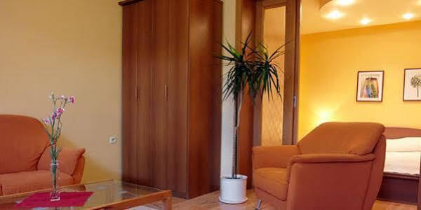 Hotel Dream Трнава Экстерьер фото