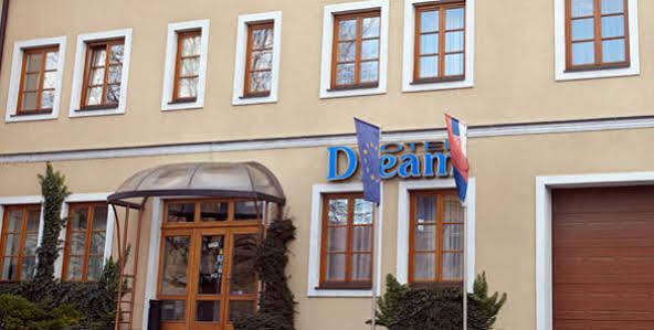 Hotel Dream Трнава Экстерьер фото